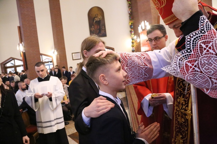 Bierzmowanie w par. pw. Miłosierdzia Bożego w Brzesku