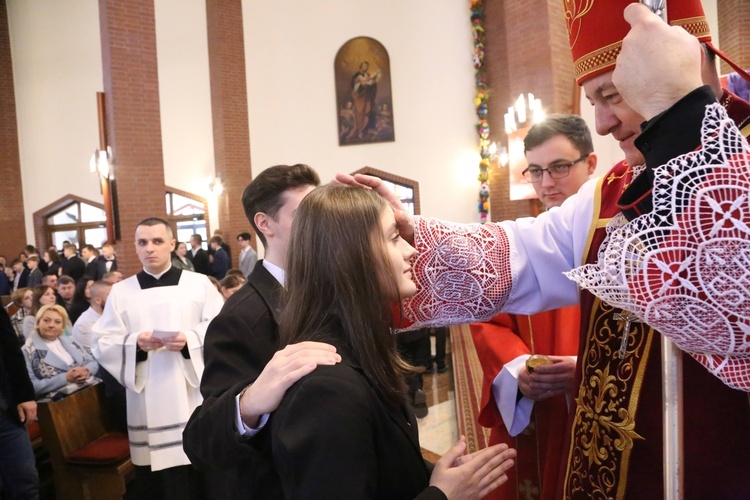 Bierzmowanie w par. pw. Miłosierdzia Bożego w Brzesku