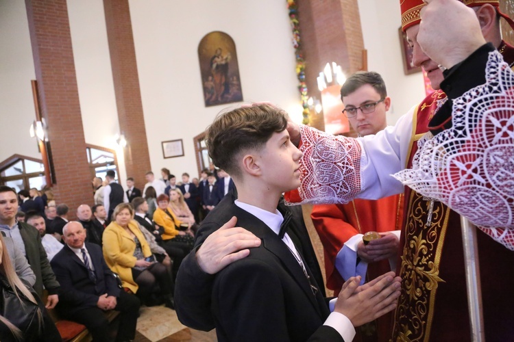 Bierzmowanie w par. pw. Miłosierdzia Bożego w Brzesku