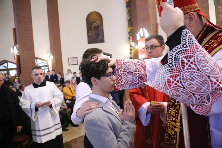 Bierzmowanie w par. pw. Miłosierdzia Bożego w Brzesku