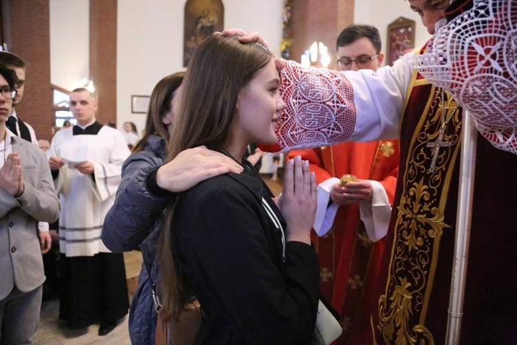 Bierzmowanie w par. pw. Miłosierdzia Bożego w Brzesku