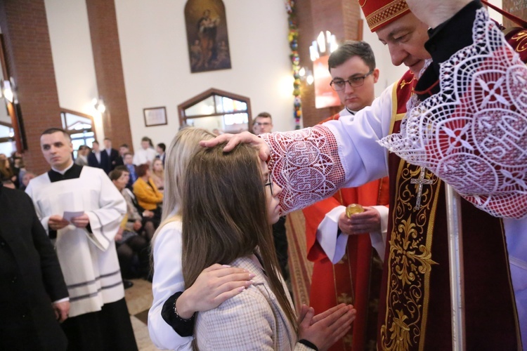 Bierzmowanie w par. pw. Miłosierdzia Bożego w Brzesku