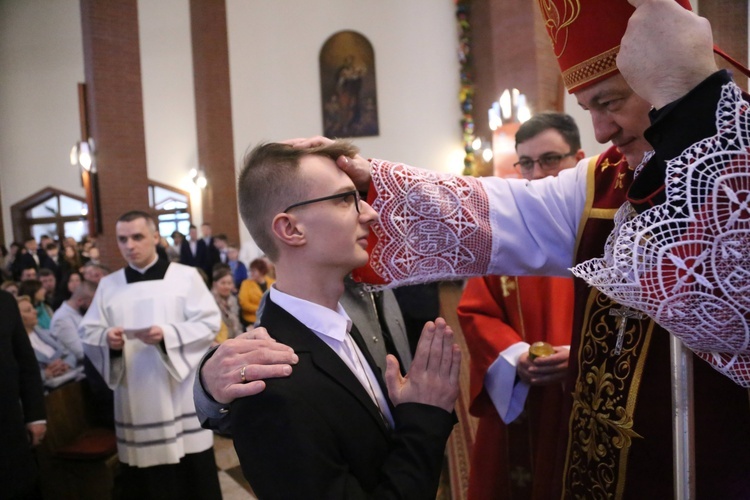 Bierzmowanie w par. pw. Miłosierdzia Bożego w Brzesku