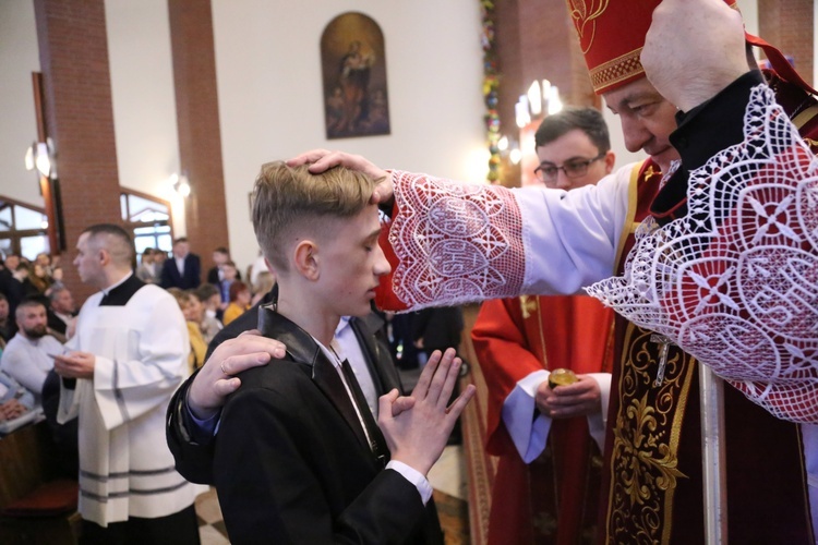 Bierzmowanie w par. pw. Miłosierdzia Bożego w Brzesku