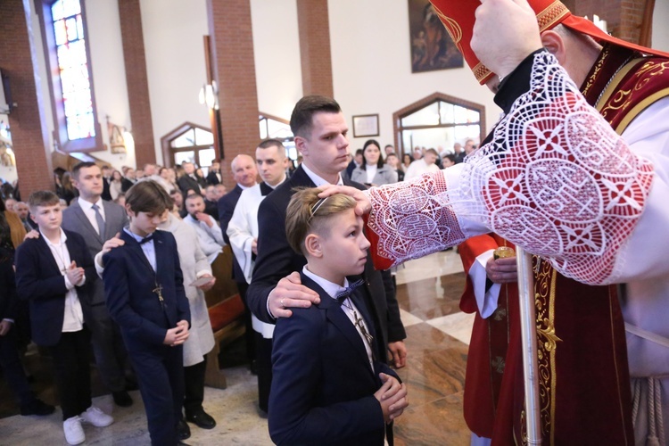 Bierzmowanie w par. pw. Miłosierdzia Bożego w Brzesku