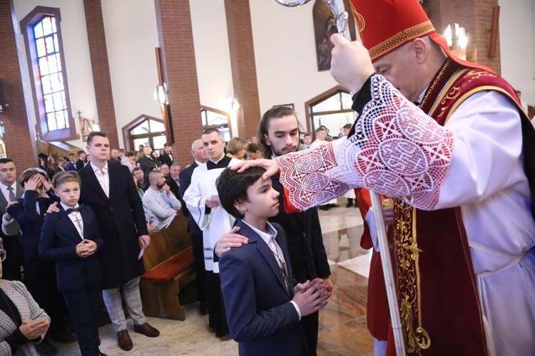 Bierzmowanie w par. pw. Miłosierdzia Bożego w Brzesku