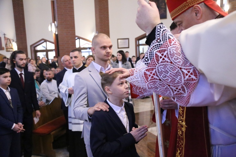 Bierzmowanie w par. pw. Miłosierdzia Bożego w Brzesku