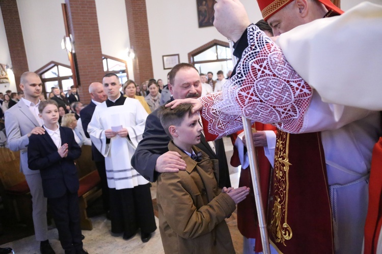 Bierzmowanie w par. pw. Miłosierdzia Bożego w Brzesku