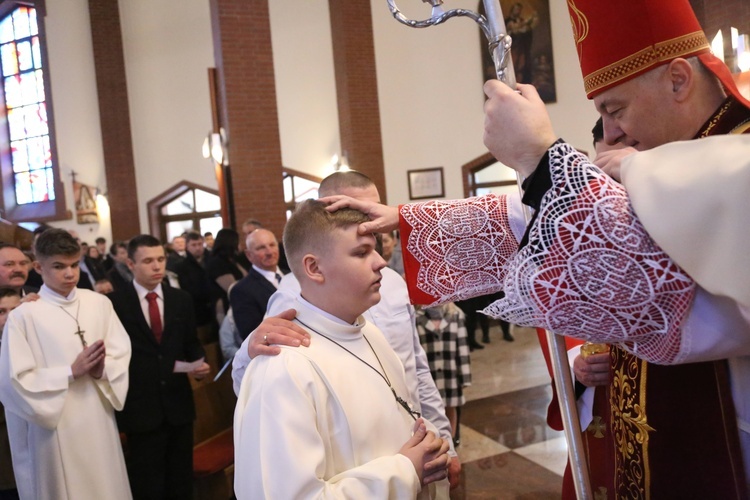 Bierzmowanie w par. pw. Miłosierdzia Bożego w Brzesku