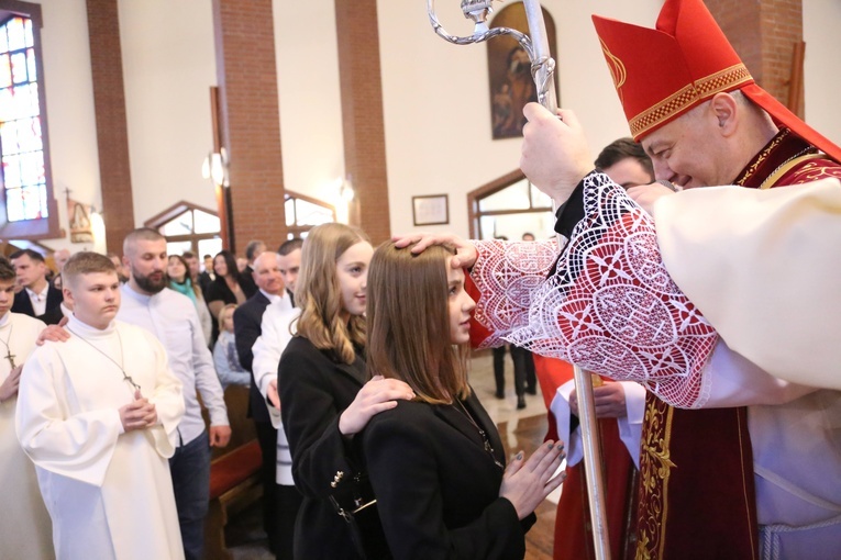 Bierzmowanie w par. pw. Miłosierdzia Bożego w Brzesku