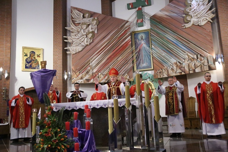 Bierzmowanie w par. pw. Miłosierdzia Bożego w Brzesku