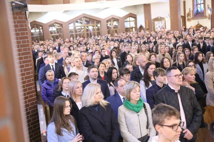 Bierzmowanie w par. pw. Miłosierdzia Bożego w Brzesku