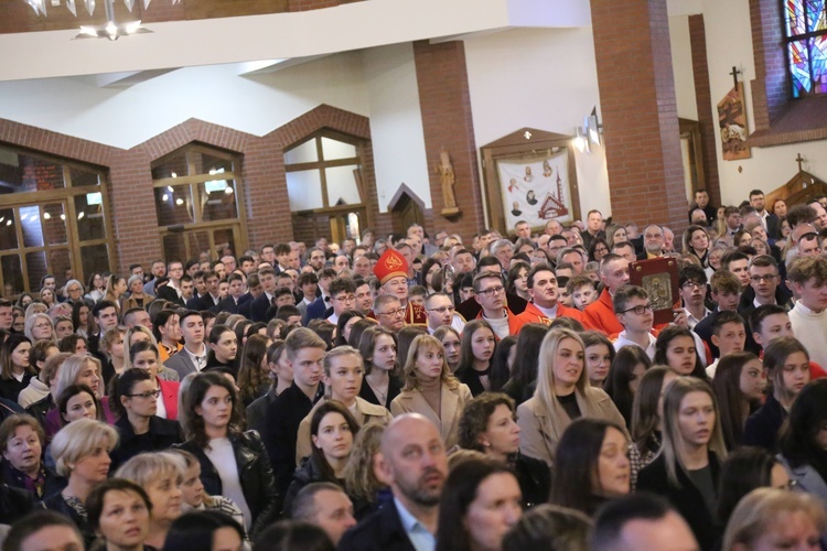 Bierzmowanie w par. pw. Miłosierdzia Bożego w Brzesku