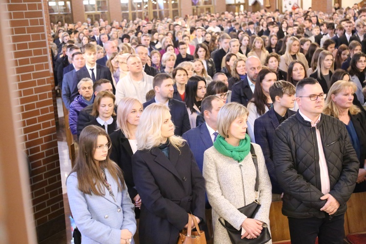 Bierzmowanie w par. pw. Miłosierdzia Bożego w Brzesku