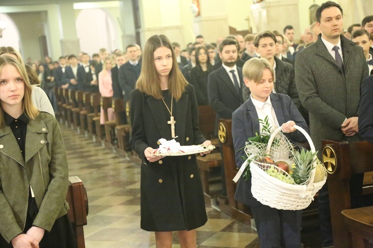 Bierzmowanie w par. pw. św. Jakuba w Brzesku