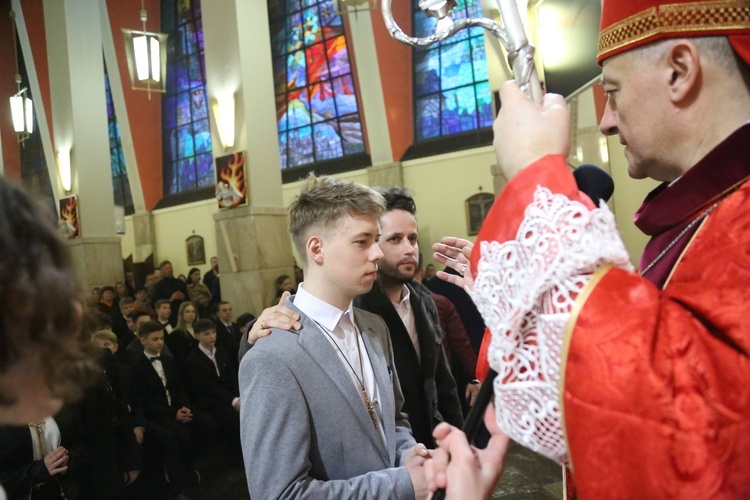 Bierzmowanie w par. pw. św. Jakuba w Brzesku