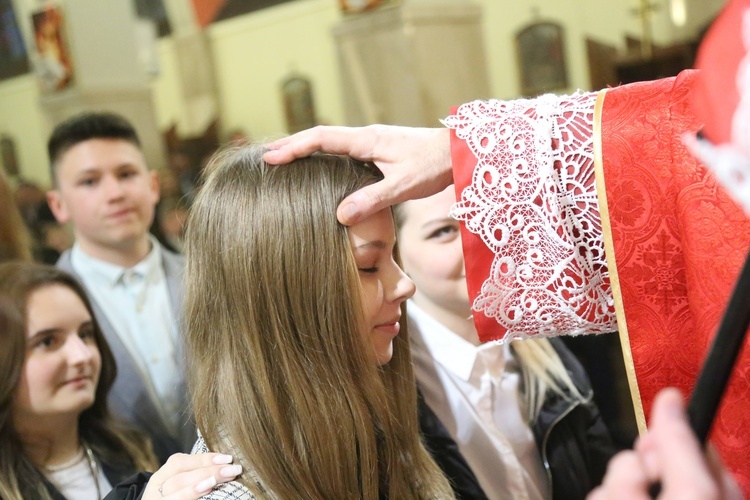 Bierzmowanie w par. pw. św. Jakuba w Brzesku