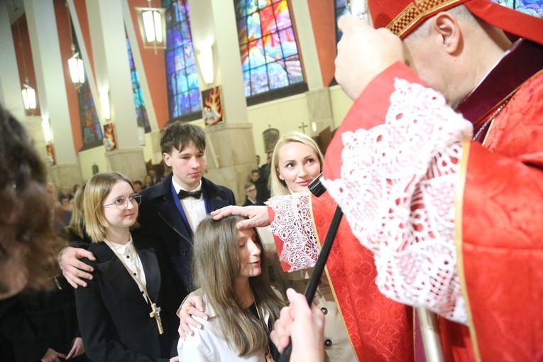 Bierzmowanie w par. pw. św. Jakuba w Brzesku