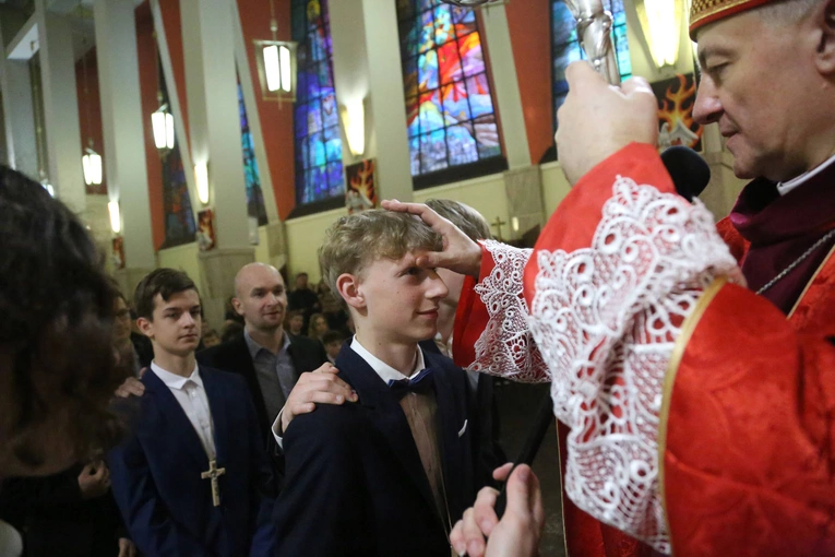 Bierzmowanie w par. pw. św. Jakuba w Brzesku