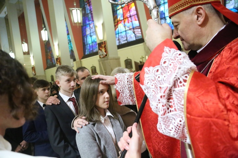 Bierzmowanie w par. pw. św. Jakuba w Brzesku