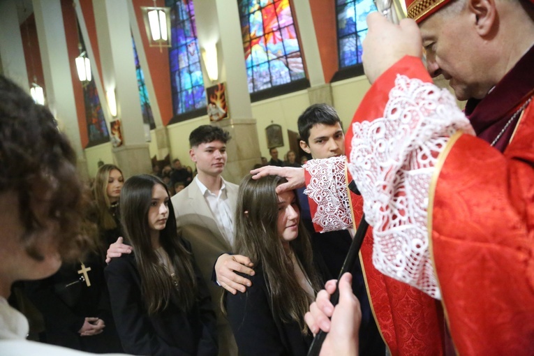Bierzmowanie w par. pw. św. Jakuba w Brzesku