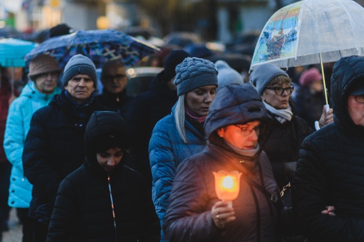 Bielawa. Droga Krzyżowa z Janem Pawłem II