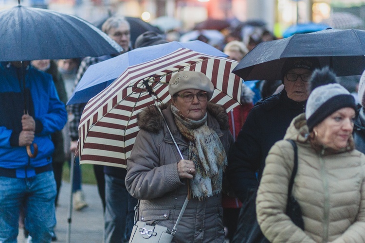 Bielawa. Droga Krzyżowa z Janem Pawłem II