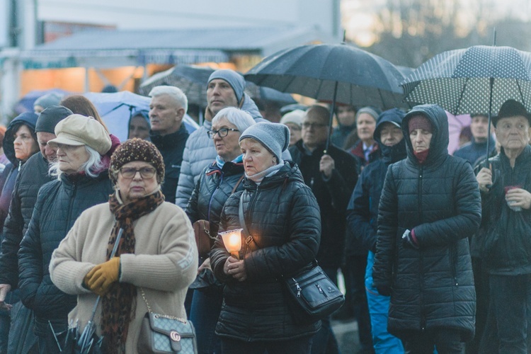 Bielawa. Droga Krzyżowa z Janem Pawłem II