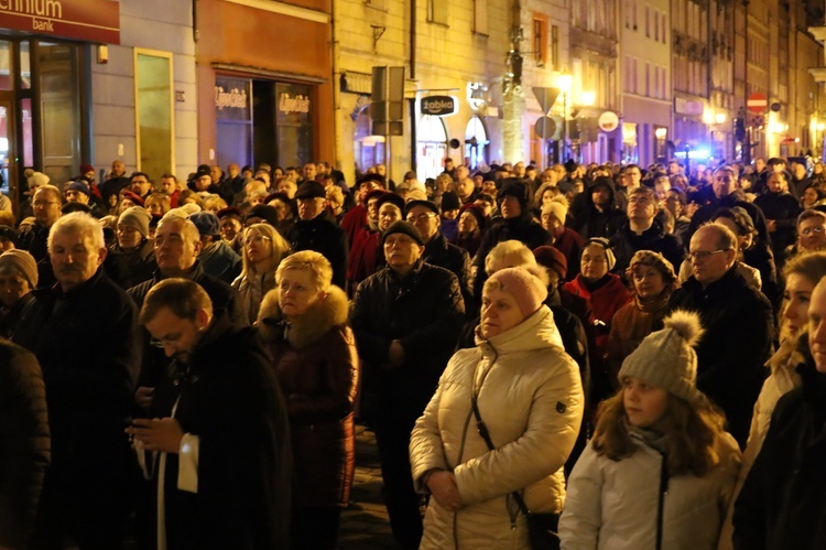 Świdnica. Miejska Droga Krzyżowa pod pomnik św. Jana Pawła II