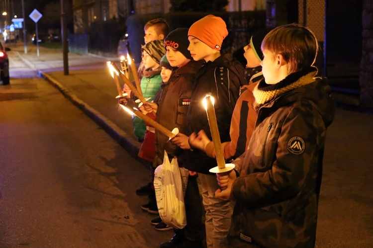 Świdnica. Miejska Droga Krzyżowa pod pomnik św. Jana Pawła II