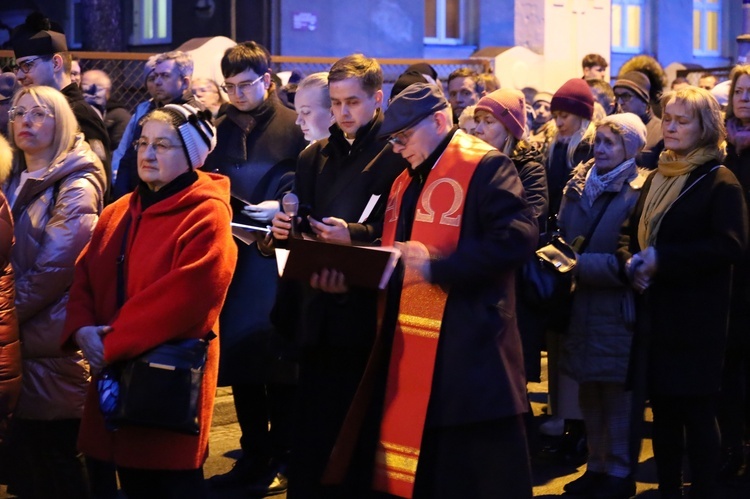 Świdnica. Miejska Droga Krzyżowa pod pomnik św. Jana Pawła II