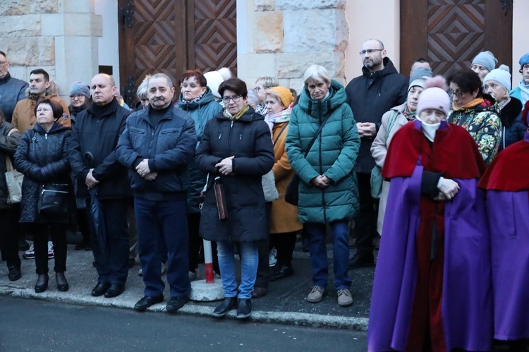 Świdnica. Miejska Droga Krzyżowa pod pomnik św. Jana Pawła II