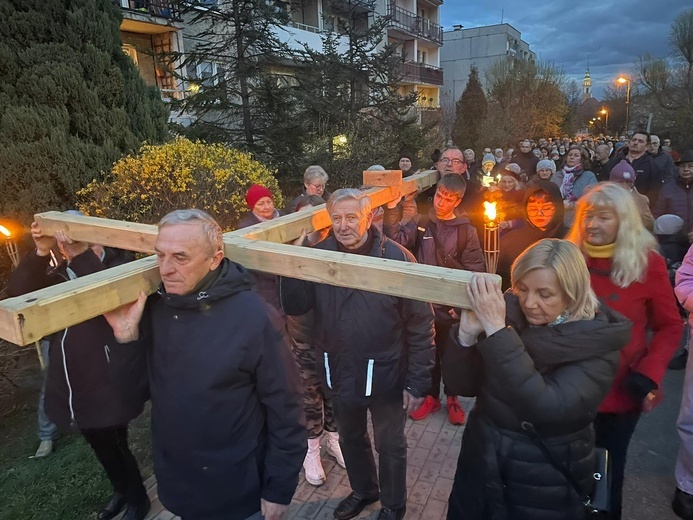 Świebodzice. Droga Krzyżowa wszystkich parafii