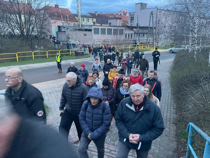 Świebodzice. Droga Krzyżowa wszystkich parafii