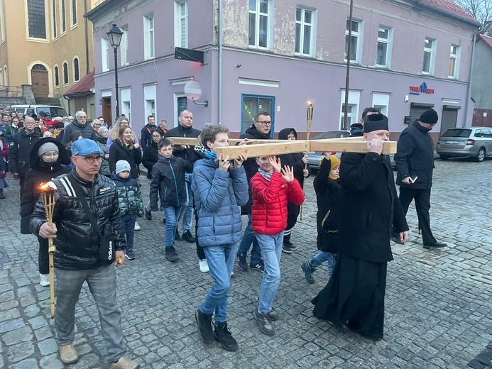 Świebodzice. Droga Krzyżowa wszystkich parafii