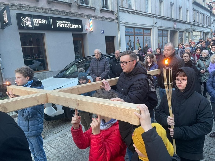 Świebodzice. Droga Krzyżowa wszystkich parafii