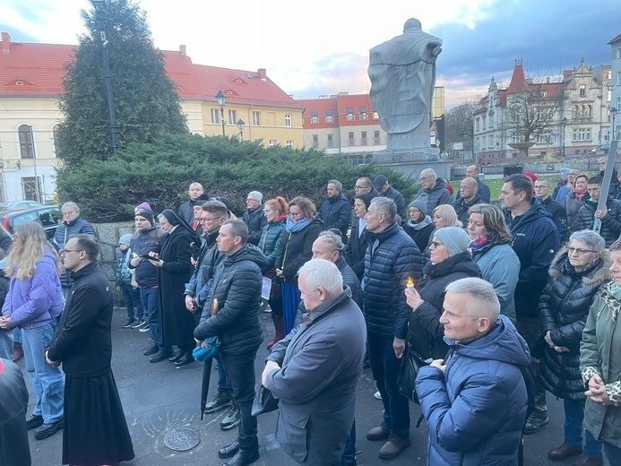 Świebodzice. Droga Krzyżowa wszystkich parafii