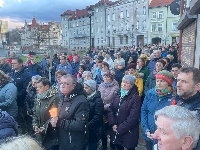 Świebodzice. Droga Krzyżowa wszystkich parafii