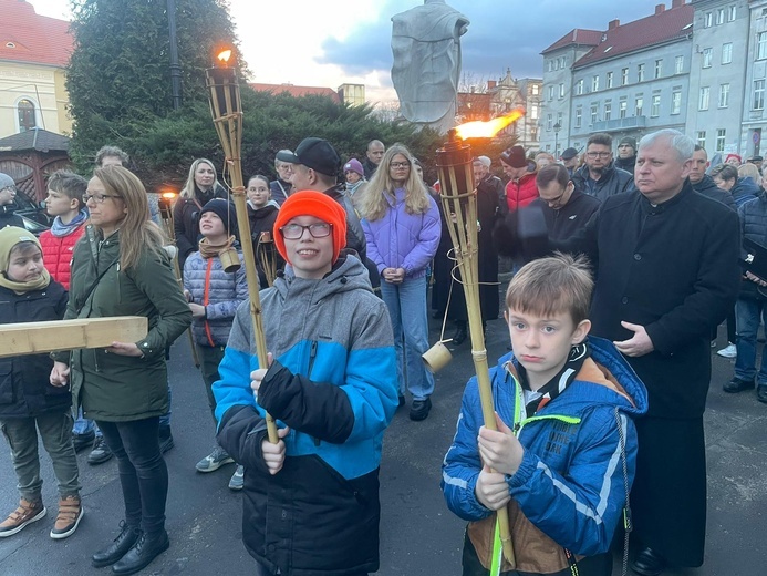 Świebodzice. Droga Krzyżowa wszystkich parafii