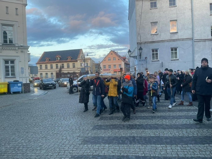 Świebodzice. Droga Krzyżowa wszystkich parafii