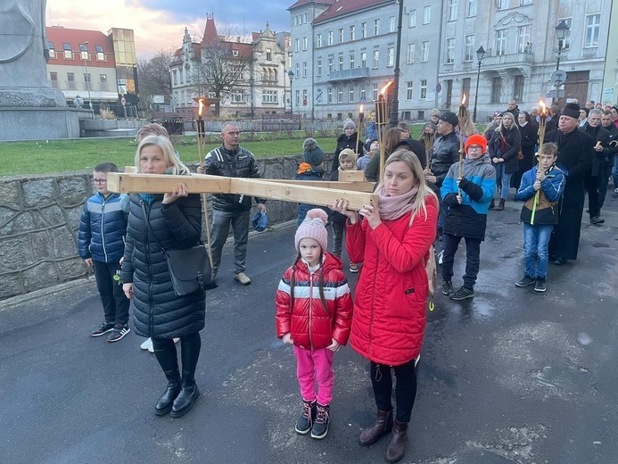 Świebodzice. Droga Krzyżowa wszystkich parafii