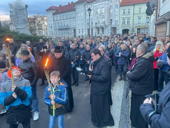 Świebodzice. Droga Krzyżowa wszystkich parafii