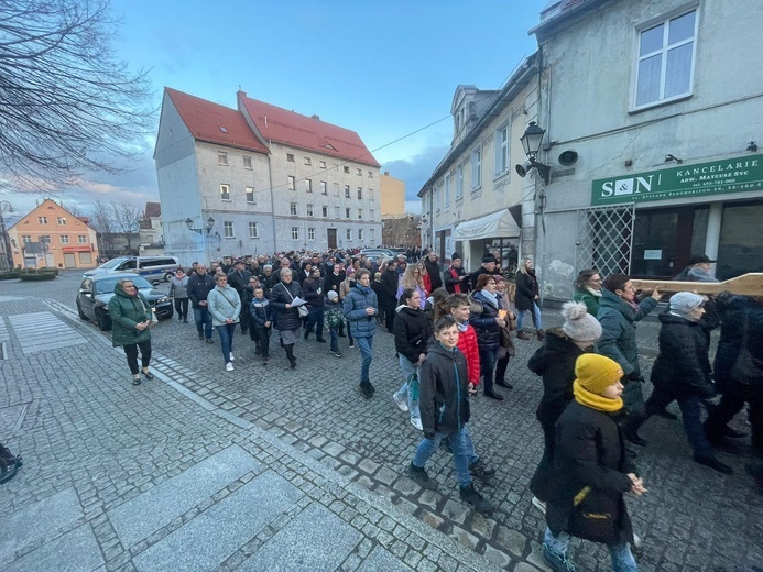 Świebodzice. Droga Krzyżowa wszystkich parafii