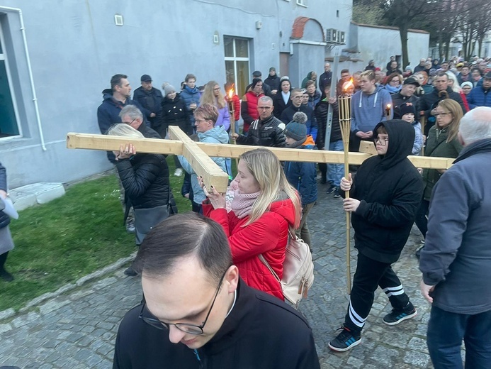 Świebodzice. Droga Krzyżowa wszystkich parafii