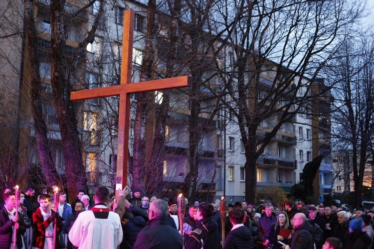 Z Leszczyn na Złote Łany - Miejska Droga Krzyżowa w Bielsku-Białej 2023