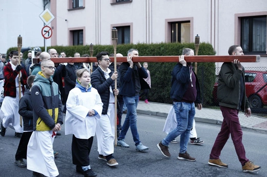Z Leszczyn na Złote Łany - Miejska Droga Krzyżowa w Bielsku-Białej 2023