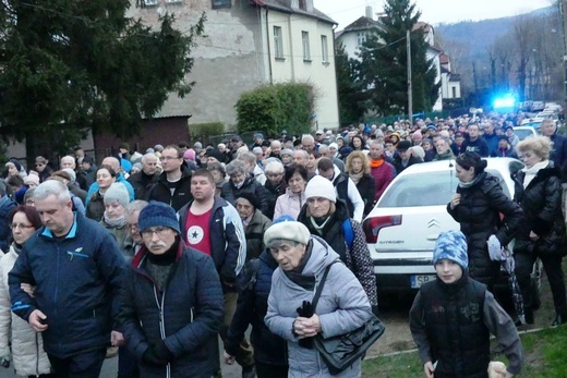 Z Leszczyn na Złote Łany - Miejska Droga Krzyżowa w Bielsku-Białej 2023