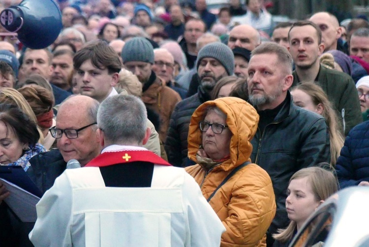 Z Leszczyn na Złote Łany - Miejska Droga Krzyżowa w Bielsku-Białej 2023