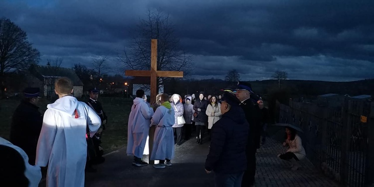 Przedborowa. Z Drogą Krzyżową u św. Jadwigi