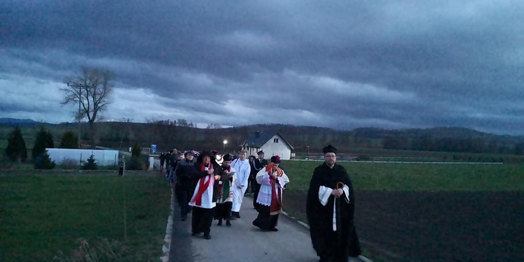 Przedborowa. Z Drogą Krzyżową u św. Jadwigi